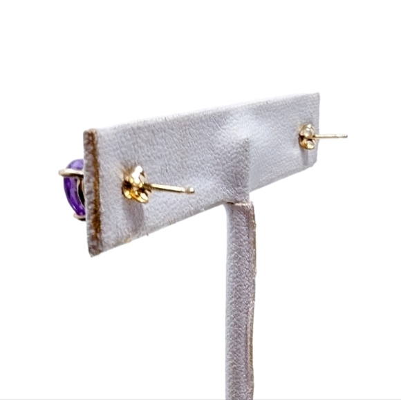 14k Solid Gold 8x8mm Heart Shaped Amethyst Stud Earrings - Picture 5 of 17